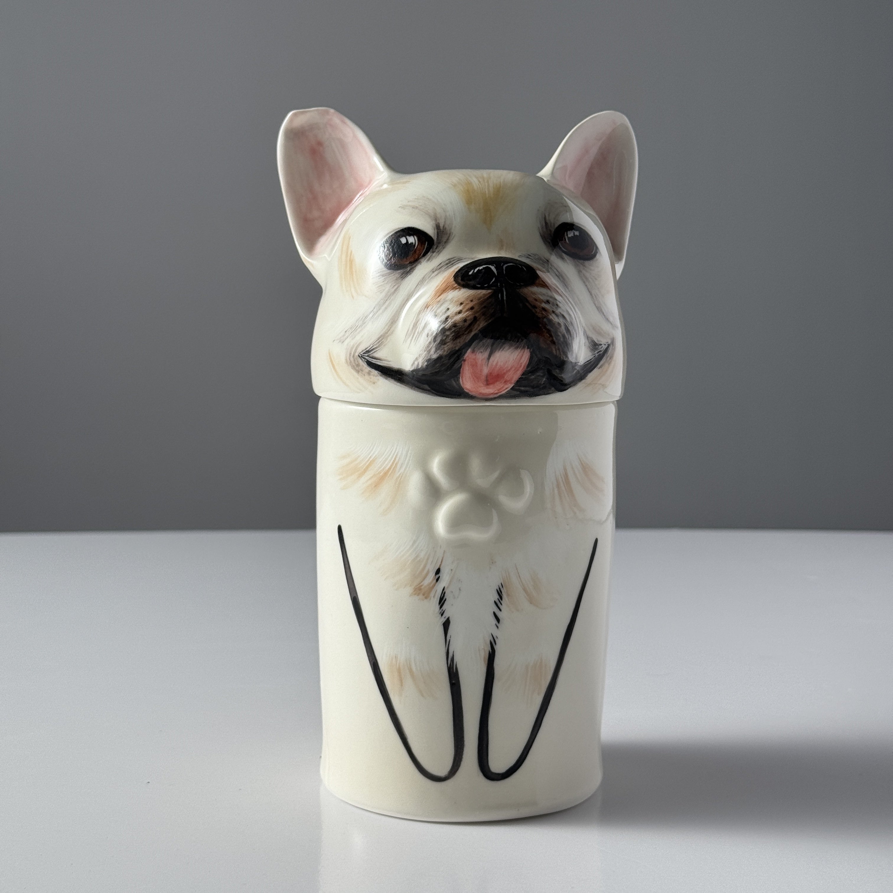 Ceramic mug with a bulldog design on a gray background